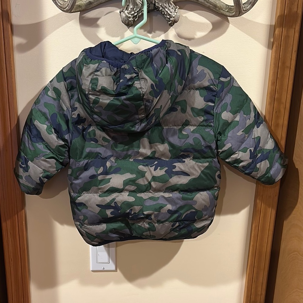 Kids' Camouflage Hooded Puffer Jacket - Picture 3 of 3